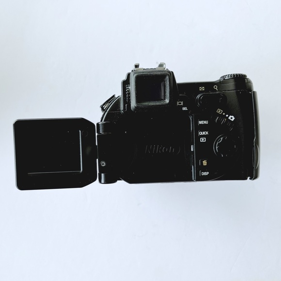 Nikon Coolpix 5700 5MP Digital Camera w/ box, Strap, Charger, Cord, and Lenscap - Picture 4 of 7